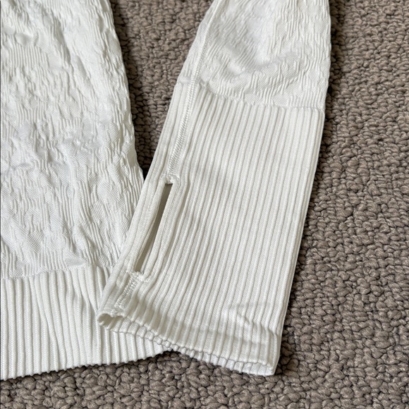 Lululemon long sleeve top - Picture 2 of 8